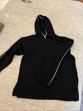 Max Studio Black Hoodie Sweater with White Contrast Piping